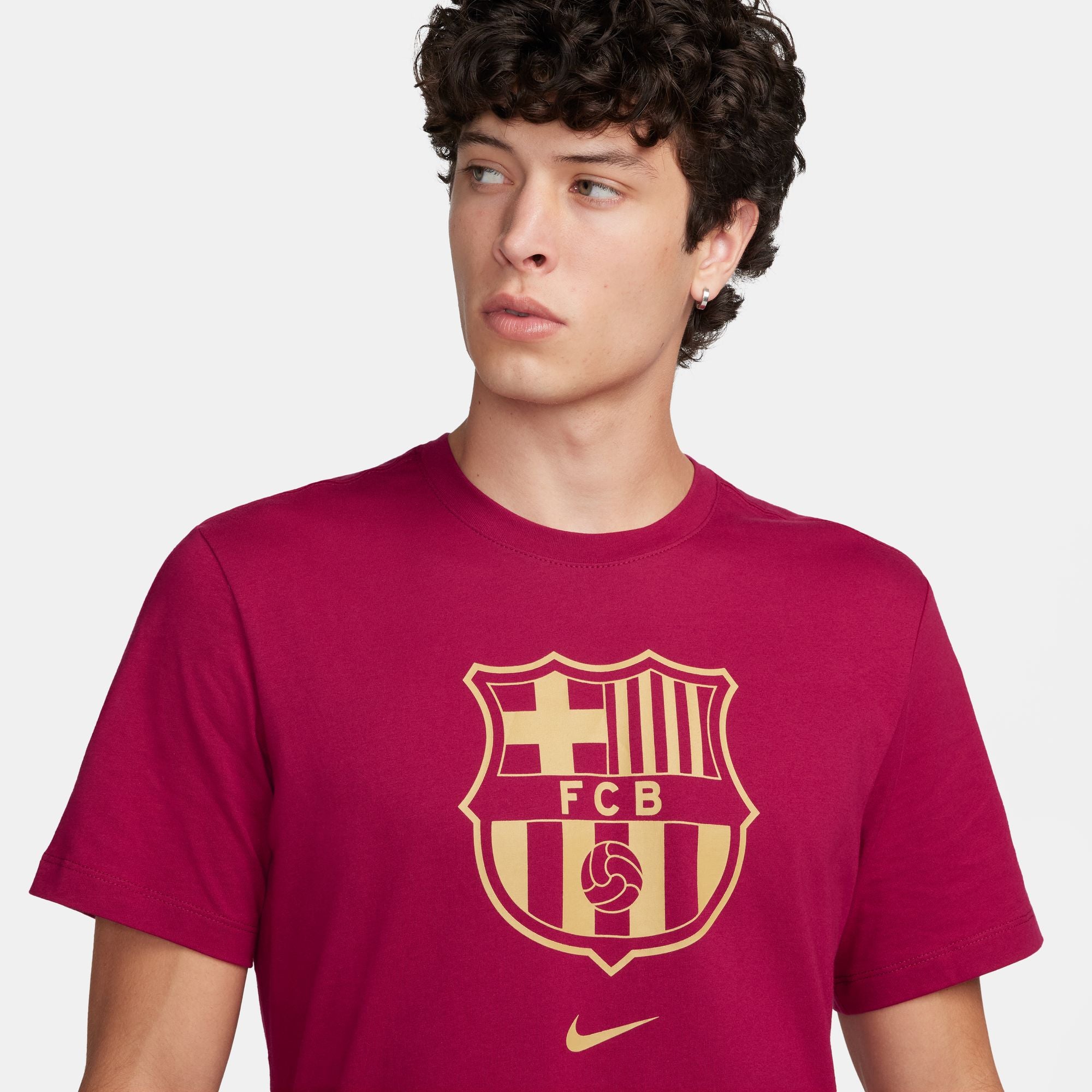 Men s Nike Red Barcelona Drac Pack Crest T Shirt Size Large